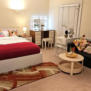 London Heathrow Glamour Mansion House Guest house
